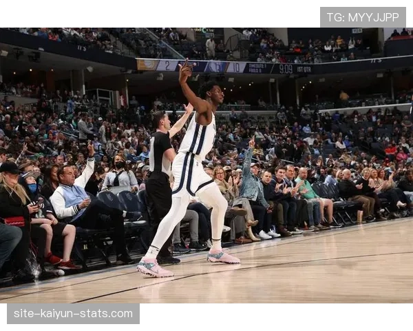 杰·伦·杰克逊二世护筐威慑转挡拆外扩助莫兰特得分