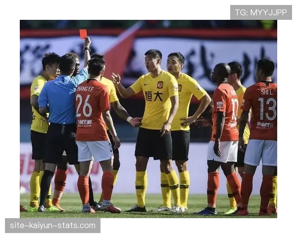 红牌停赛规则：直接红牌与两黄变红的停赛差别