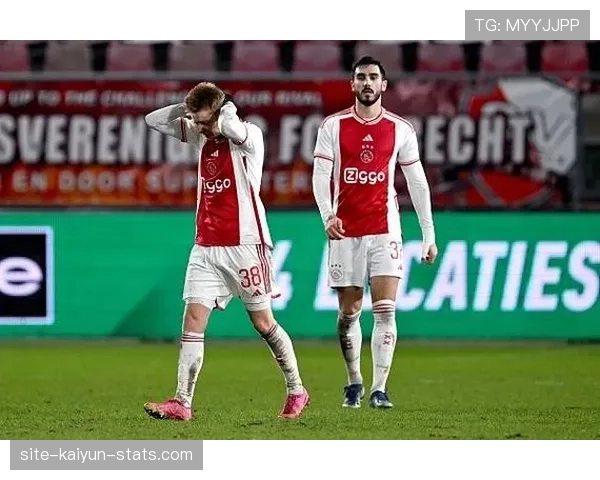 库杜斯持球推进如何撕裂防线：突破机制与进攻效率解析